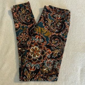 LulaRoe leggings. One size (2-10).